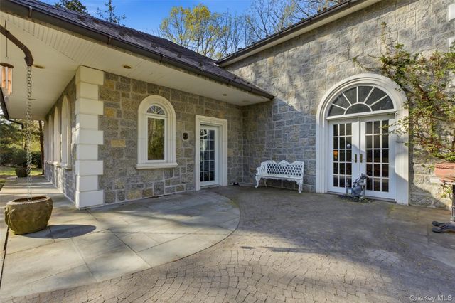 31 W Meadow Road, Setauket, NY 11733