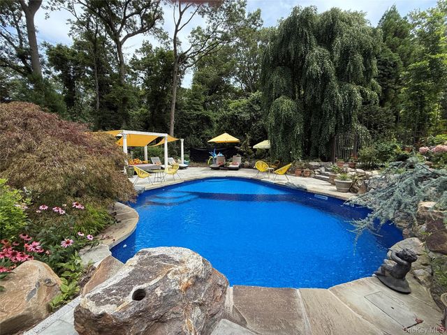 31 W Meadow Road, Setauket, NY 11733