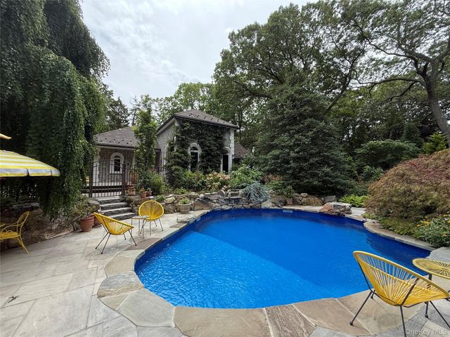 31 W Meadow Road, Setauket, NY 11733