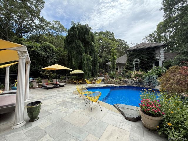 31 W Meadow Road, Setauket, NY 11733