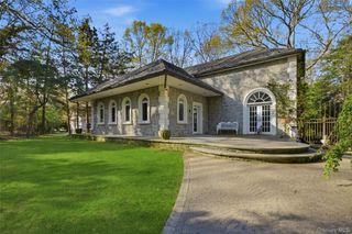 31 W Meadow Road, Setauket, NY 11733