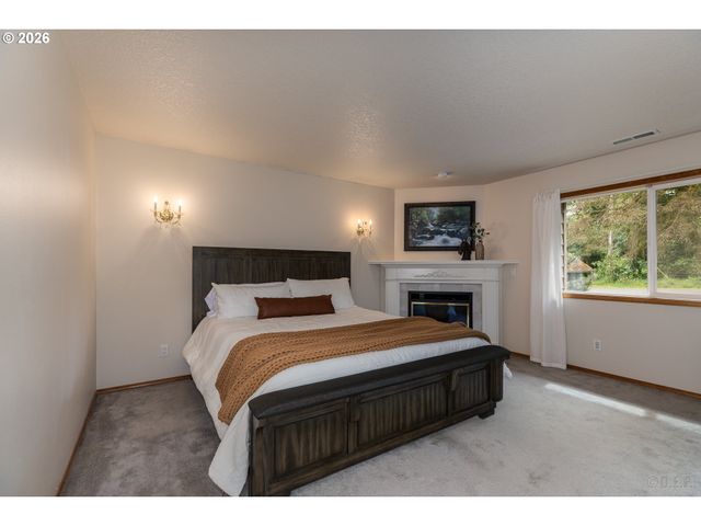 114 MADRONA Ct, St Helens, OR 97051