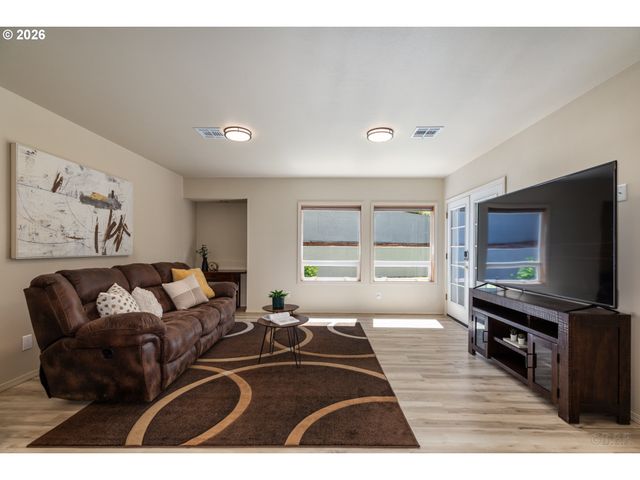 114 MADRONA Ct, St Helens, OR 97051