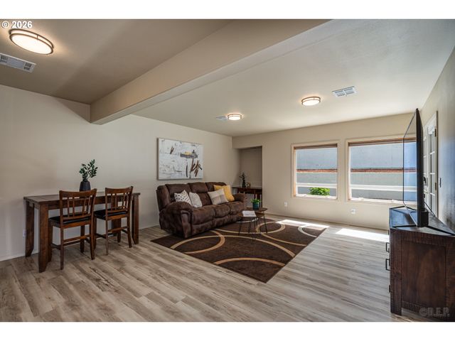 114 MADRONA Ct, St Helens, OR 97051