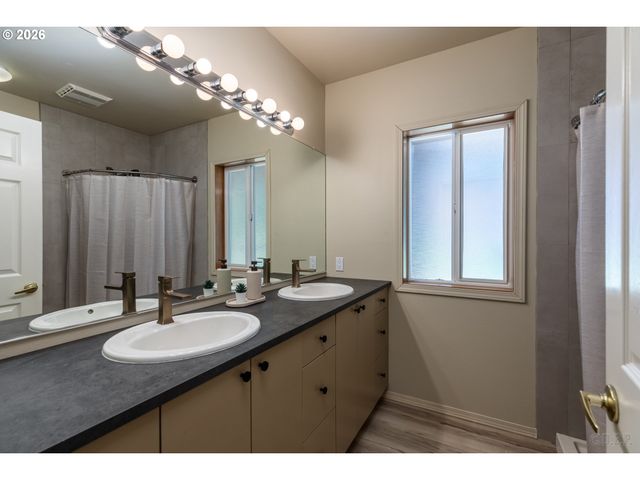 114 MADRONA Ct, St Helens, OR 97051