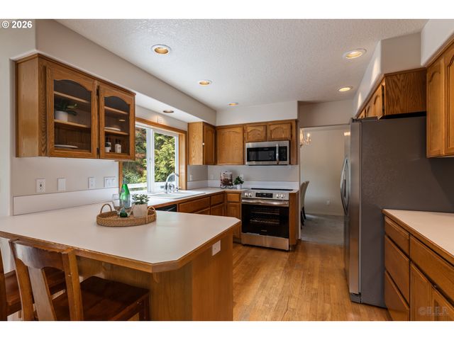 114 MADRONA Ct, St Helens, OR 97051
