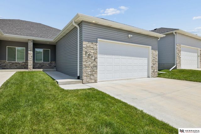 5074 W Stampede Lane, Lincoln, NE 68528