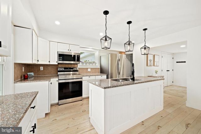 411 E A ST, Purcellville, VA 20132
