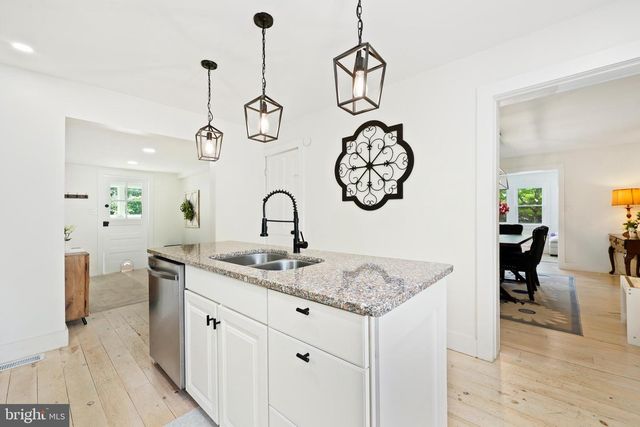 411 E A ST, Purcellville, VA 20132