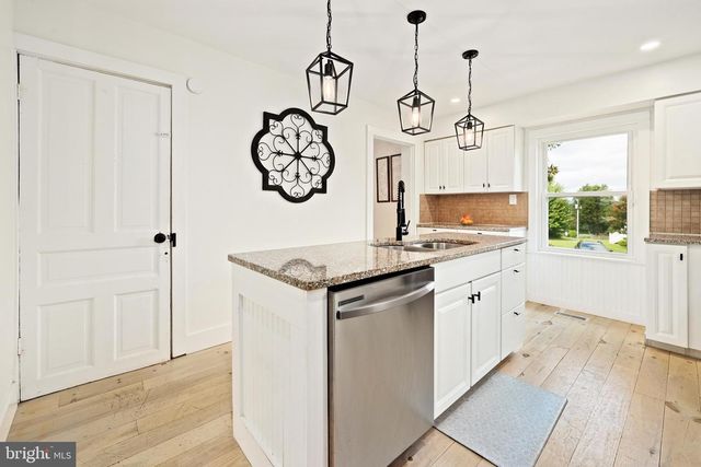 411 E A ST, Purcellville, VA 20132