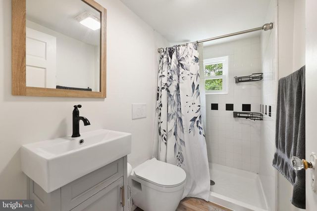 411 E A ST, Purcellville, VA 20132