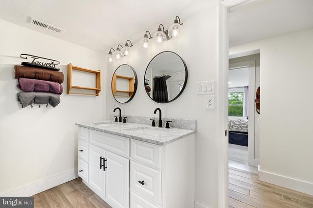 411 E A ST, Purcellville, VA 20132