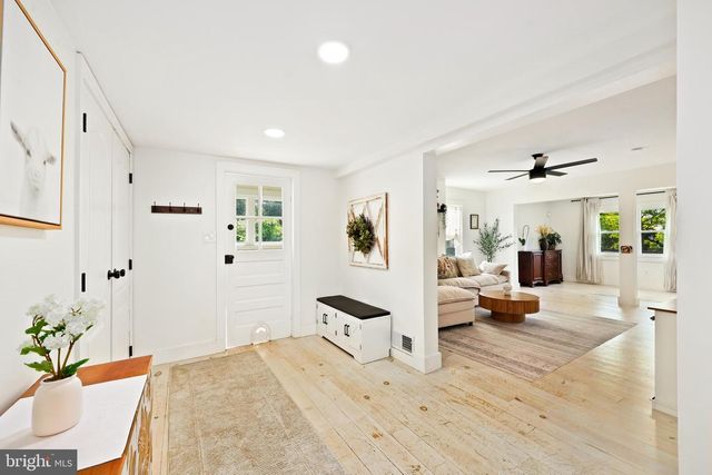 411 E A ST, Purcellville, VA 20132