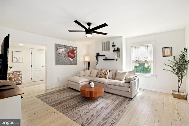 411 E A ST, Purcellville, VA 20132