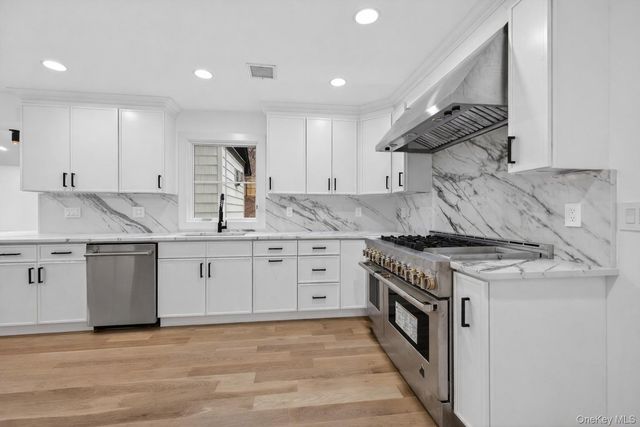 199 Salem Road, East Hills, NY 11577