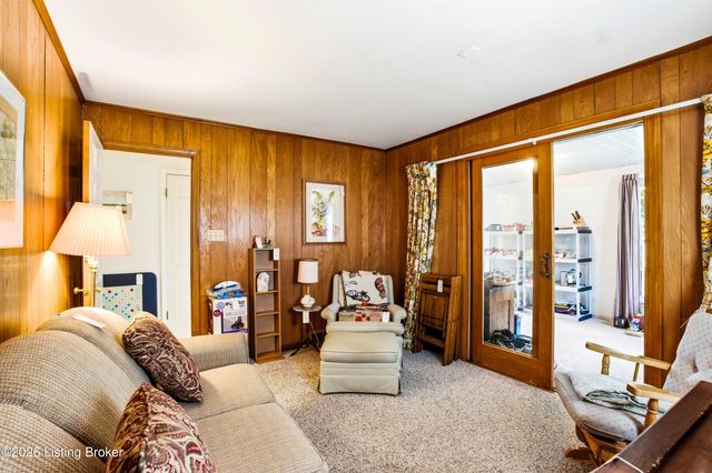 3304 Pineneedle Ln, Louisville, KY 40241