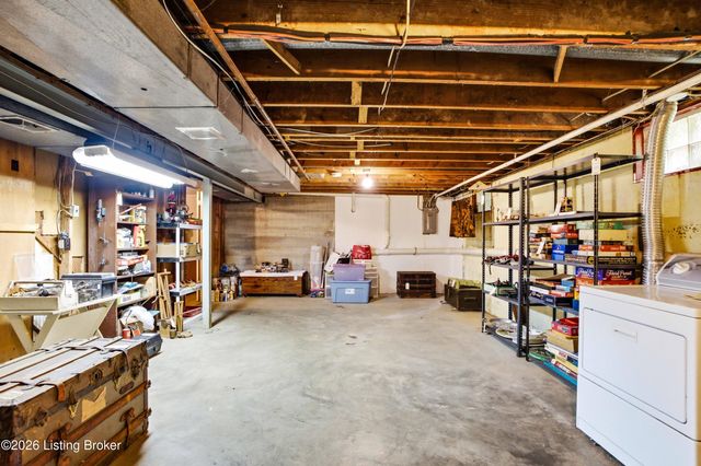 3304 Pineneedle Ln, Louisville, KY 40241