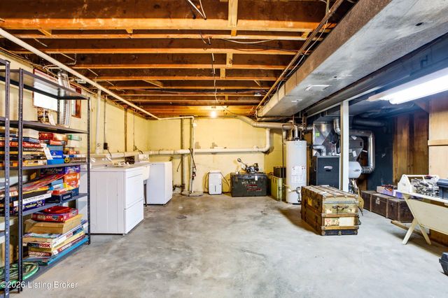 3304 Pineneedle Ln, Louisville, KY 40241