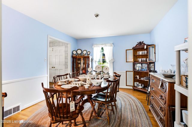 3304 Pineneedle Ln, Louisville, KY 40241