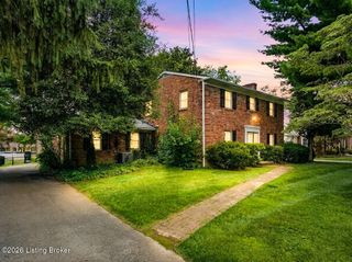 3304 Pineneedle Ln, Louisville, KY 40241