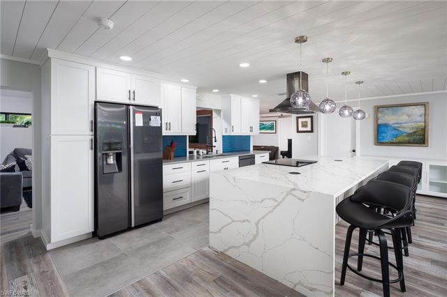 161 Mahogany DR, Naples, FL 34108