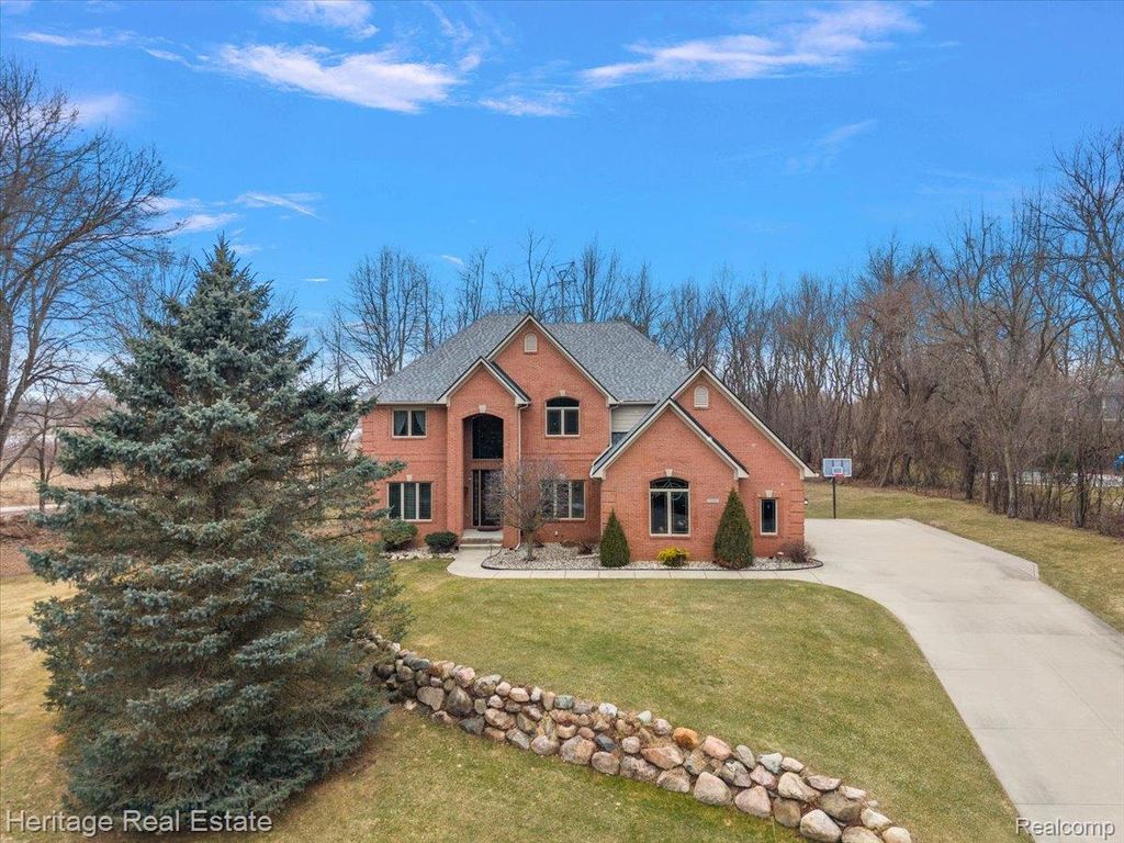 1486 Chestnut Trail, Oxford Charter Township, MI 48371