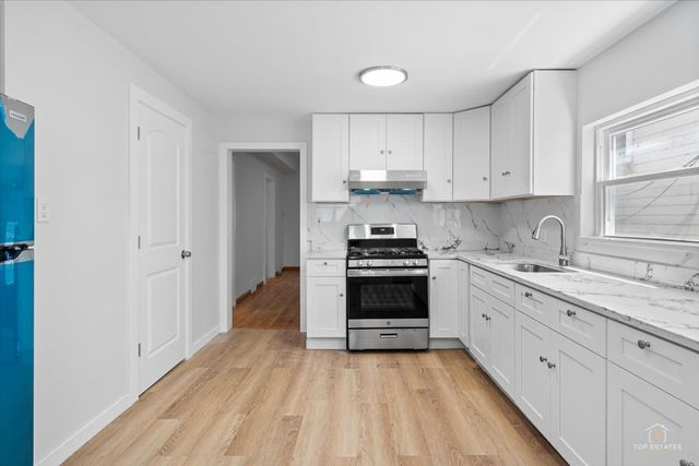 3504 S MAPLEWOOD Avenue, Chicago, IL 60632