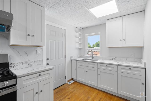 3504 S MAPLEWOOD Avenue, Chicago, IL 60632