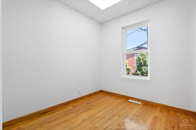 3504 S MAPLEWOOD Avenue, Chicago, IL 60632