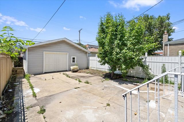 3504 S MAPLEWOOD Avenue, Chicago, IL 60632
