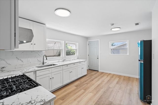 3504 S MAPLEWOOD Avenue, Chicago, IL 60632