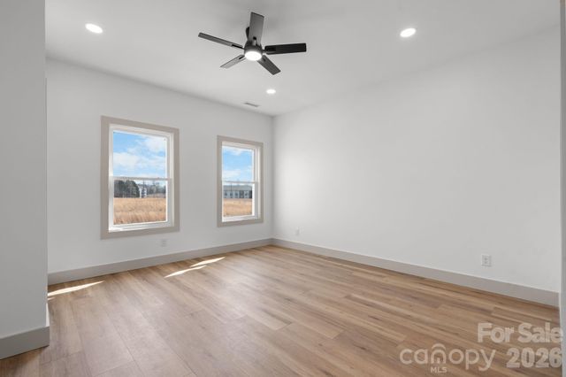 2111 24th Street Lane SE, Hickory, NC 28602