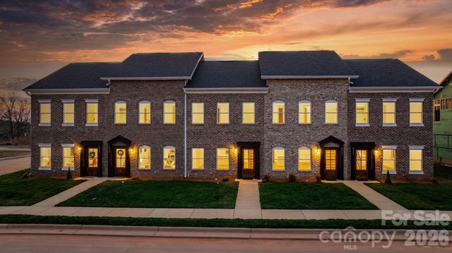 2111 24th Street Lane SE, Hickory, NC 28602