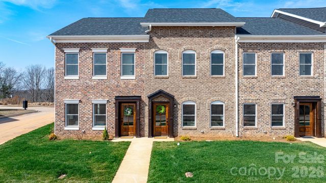 2111 24th Street Lane SE, Hickory, NC 28602