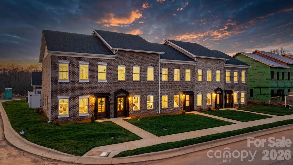 2111 24th Street Lane SE, Hickory, NC 28602