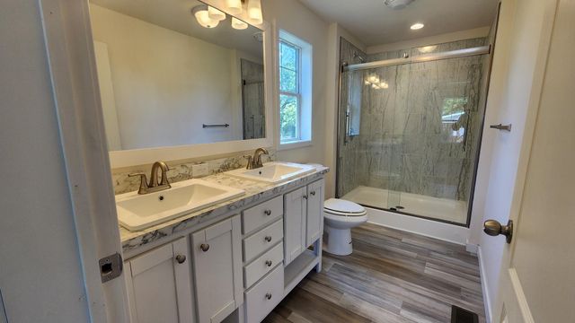 1176 Maple Leaf Court, Charlotte, MI 48813