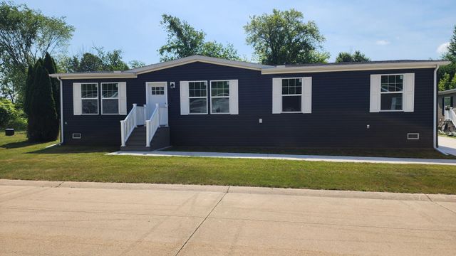 1176 Maple Leaf Court, Charlotte, MI 48813