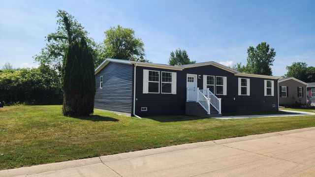 1176 Maple Leaf Court, Charlotte, MI 48813