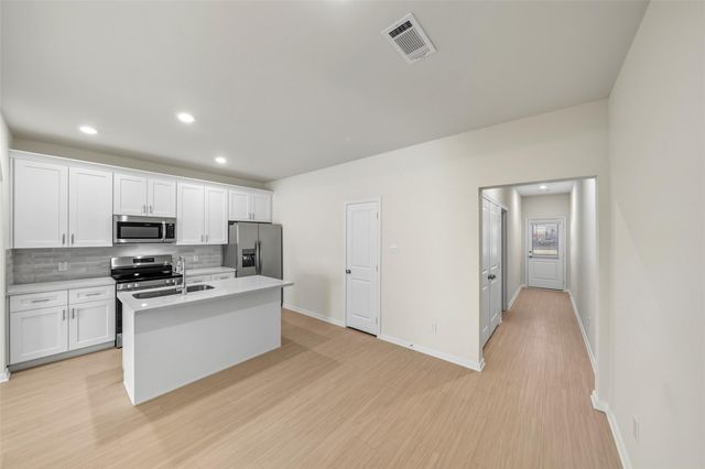 716 W Dallas Street, Conroe, TX 77301