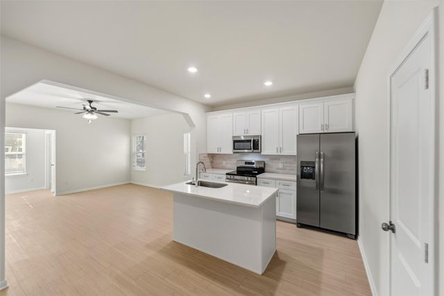 716 W Dallas Street, Conroe, TX 77301