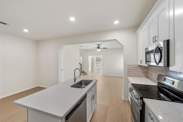 716 W Dallas Street, Conroe, TX 77301