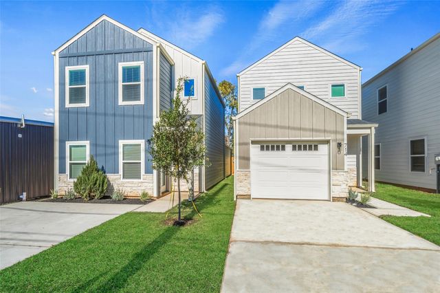 716 W Dallas Street, Conroe, TX 77301