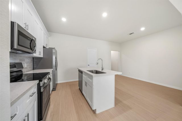 716 W Dallas Street, Conroe, TX 77301