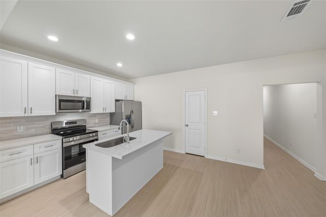 716 W Dallas Street, Conroe, TX 77301