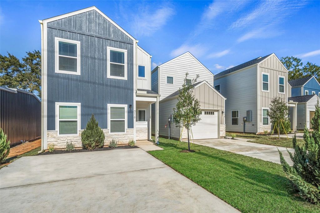 716 W Dallas Street, Conroe, TX 77301