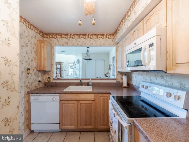 348 GREEN MEADOW LN, Horsham, PA 19044