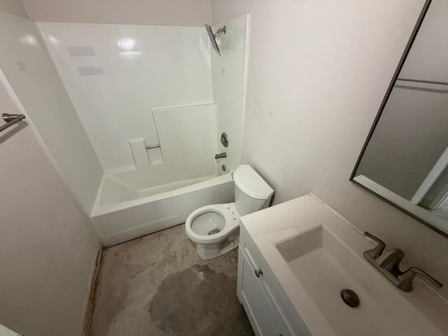 2043 Las Coches Way, Sacramento, CA 95833