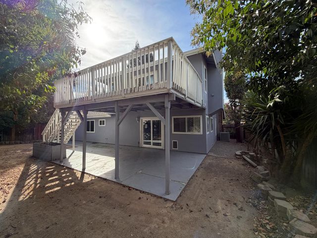 2043 Las Coches Way, Sacramento, CA 95833