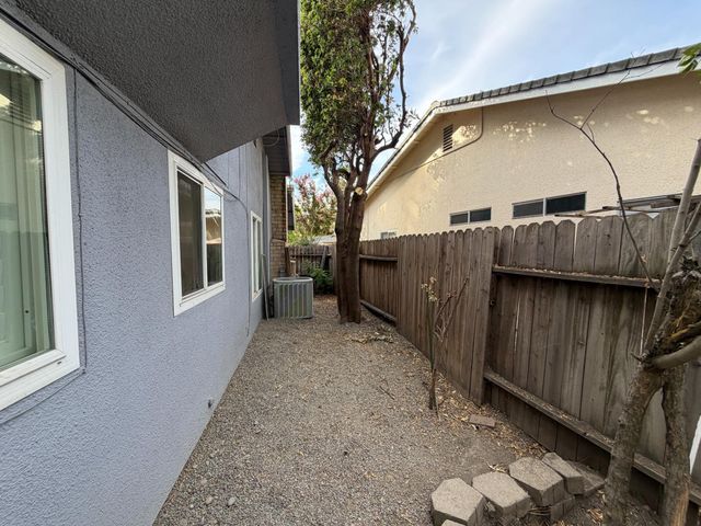 2043 Las Coches Way, Sacramento, CA 95833