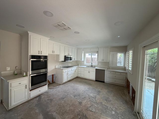 2043 Las Coches Way, Sacramento, CA 95833